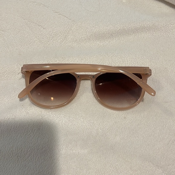 Silver and pink sunglasses - Picture 2 of 4